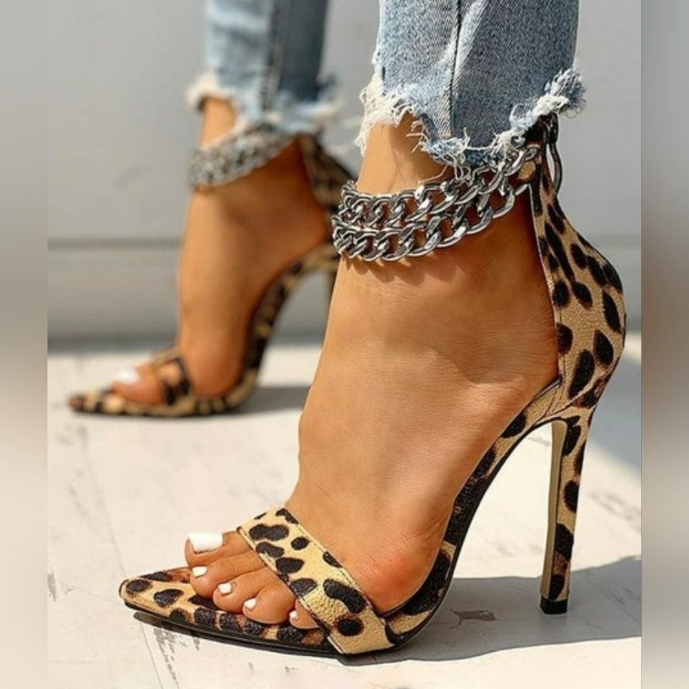 NWT Leopard print heels 👠